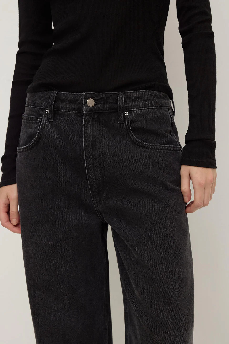 Low Curve Mid Rise Jean - Faded Black
