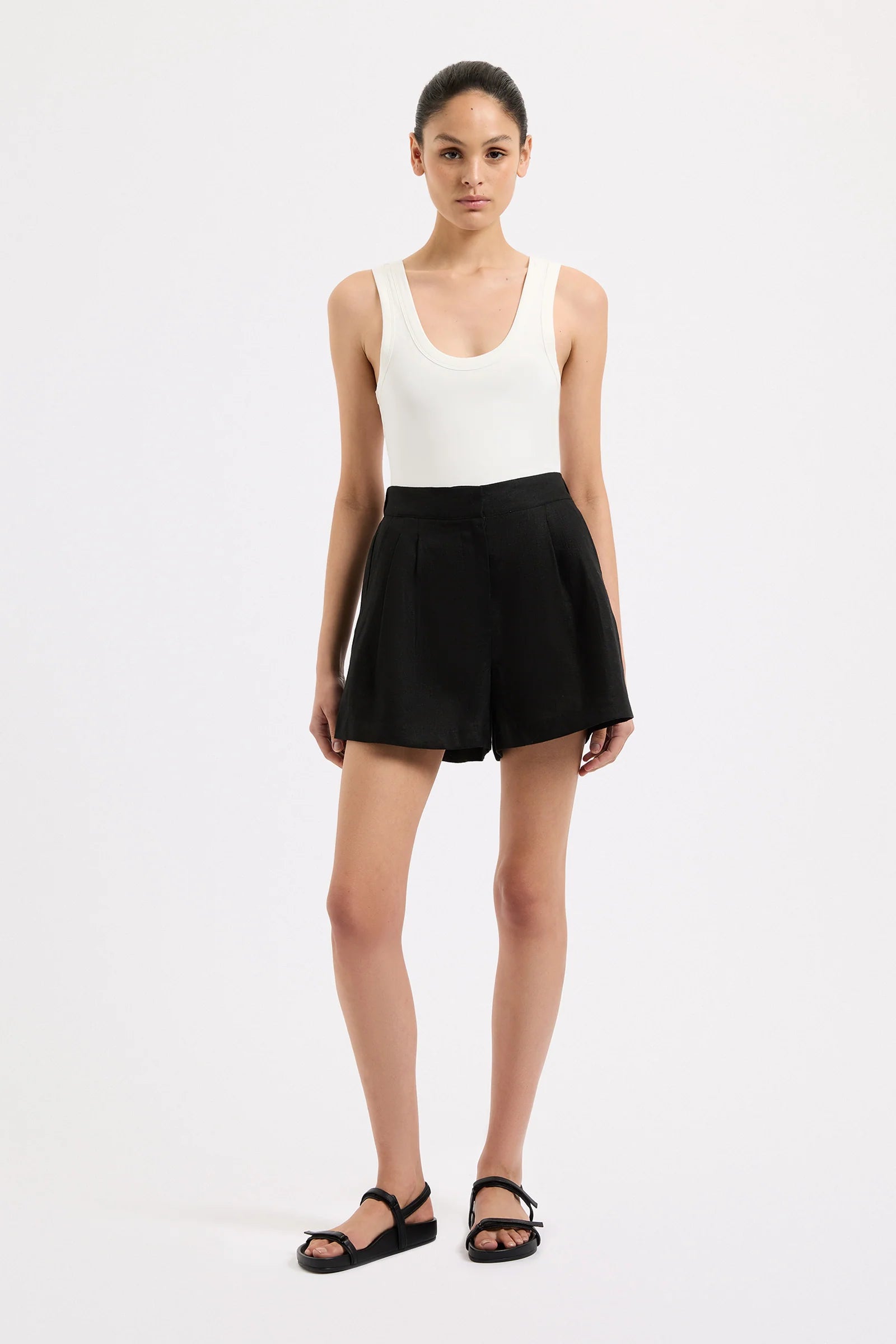 Thilda Tailored Linen Short - Black