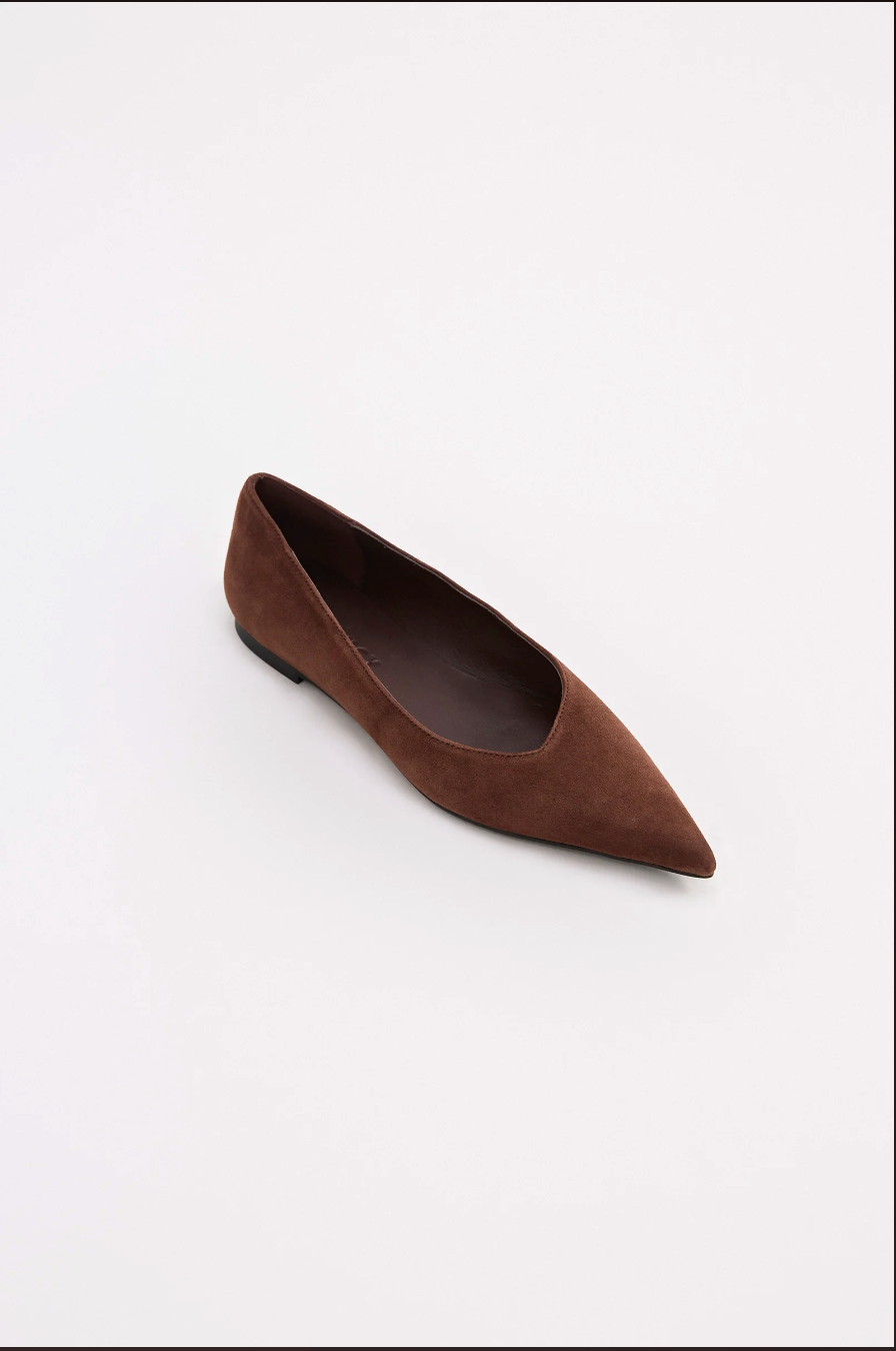 Sonnet Pointed Flat - Raisin