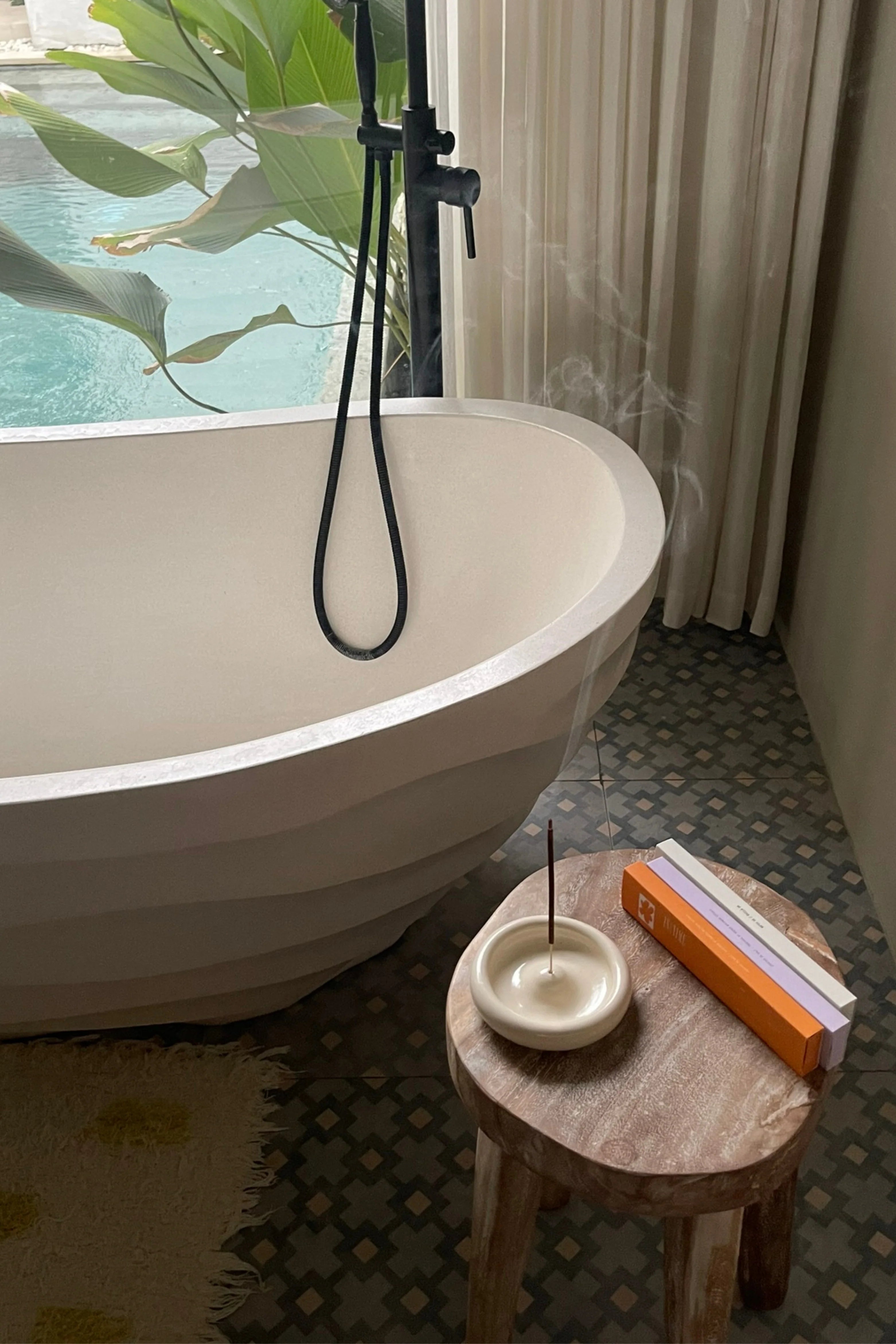 Riak Ceramic Incense Holder