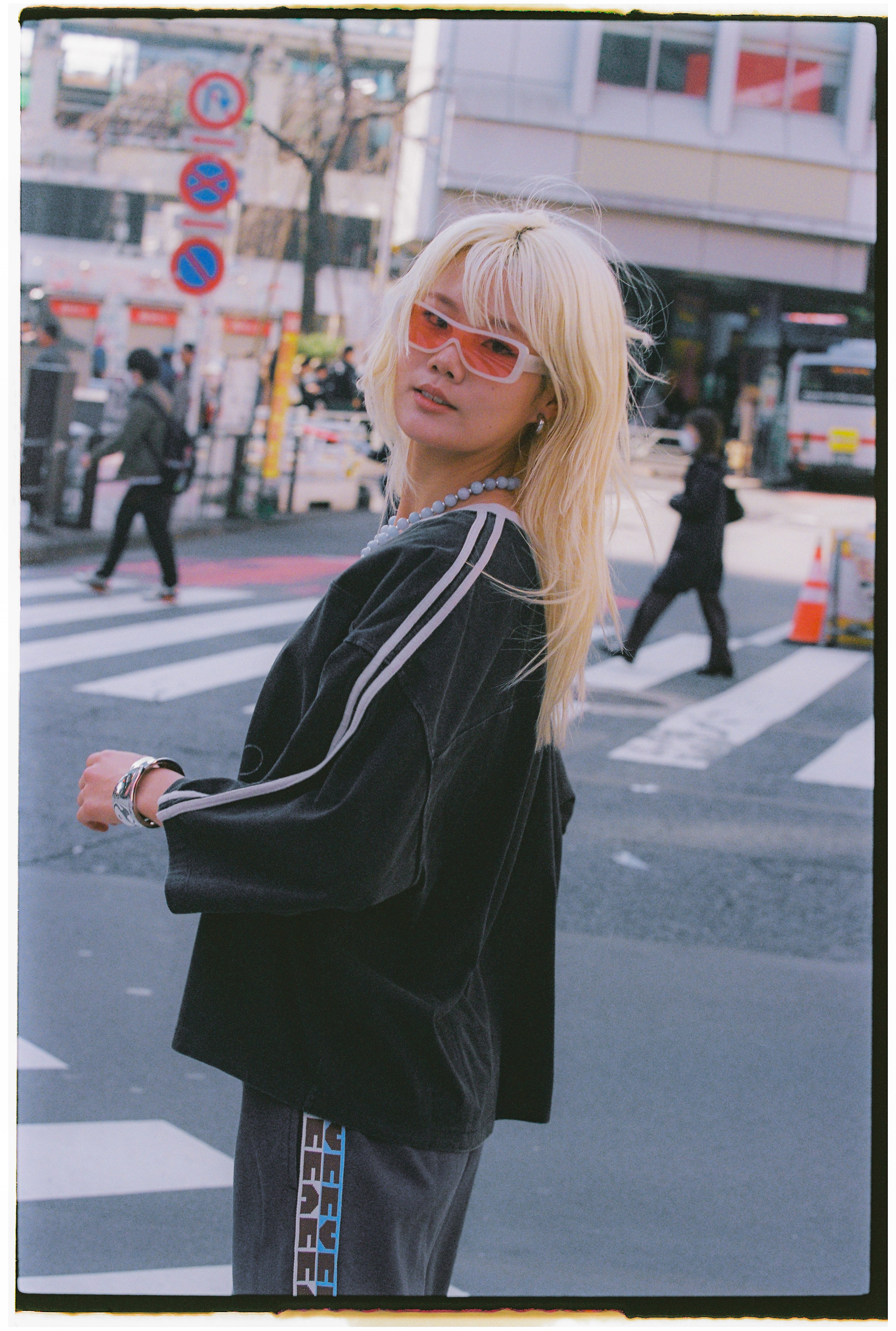 Vacay Crop Tee - Black
