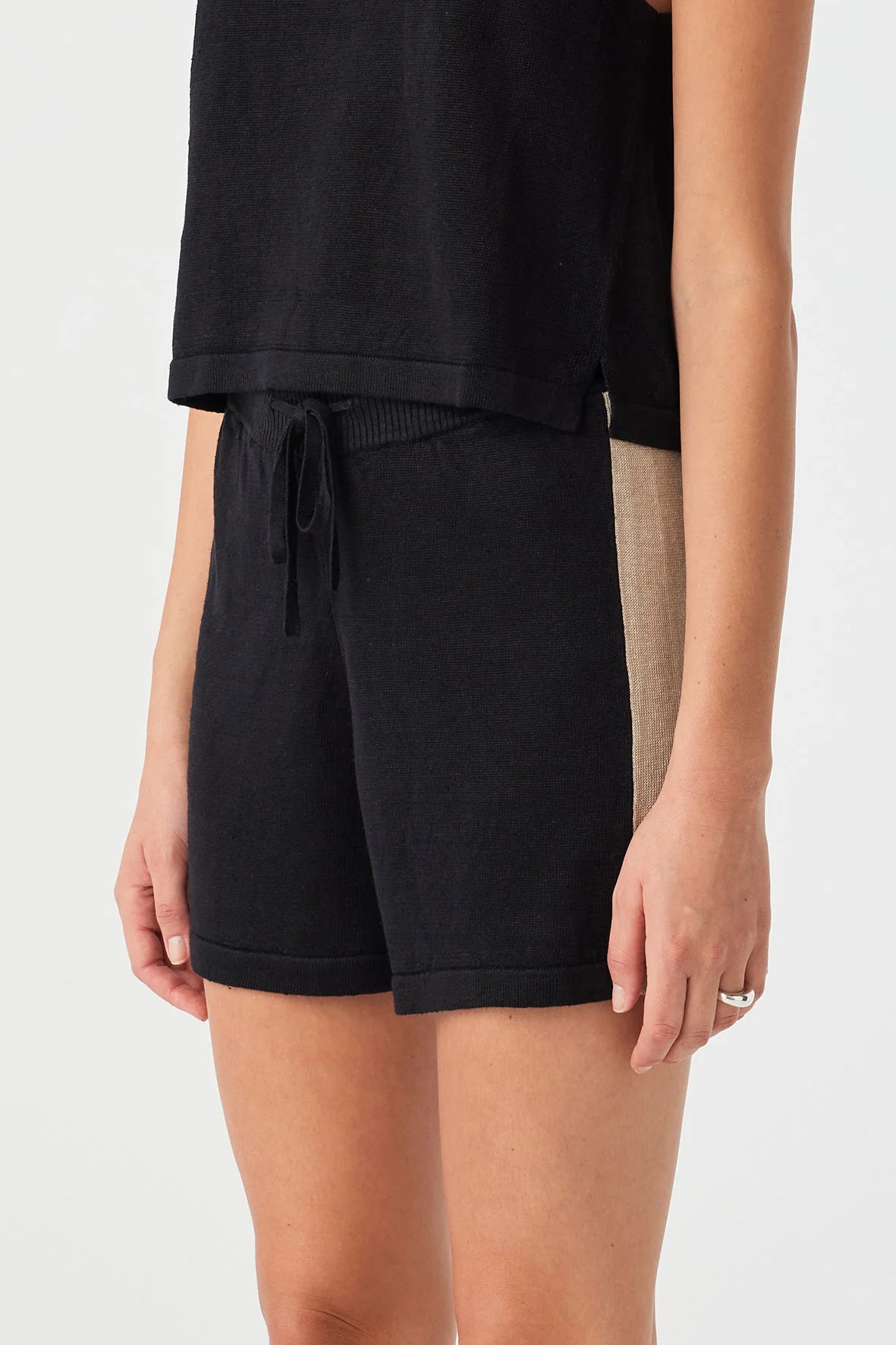 Larri Linen Knit Short - Black & Taupe