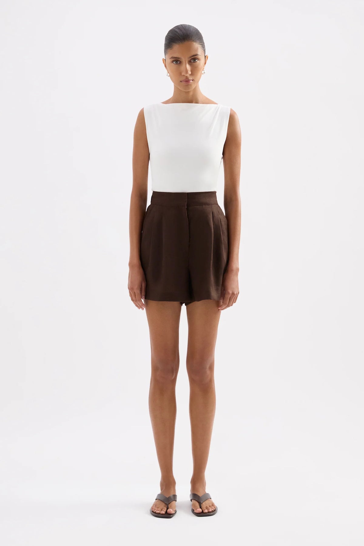 Thilda Tailored Short - Chocolate