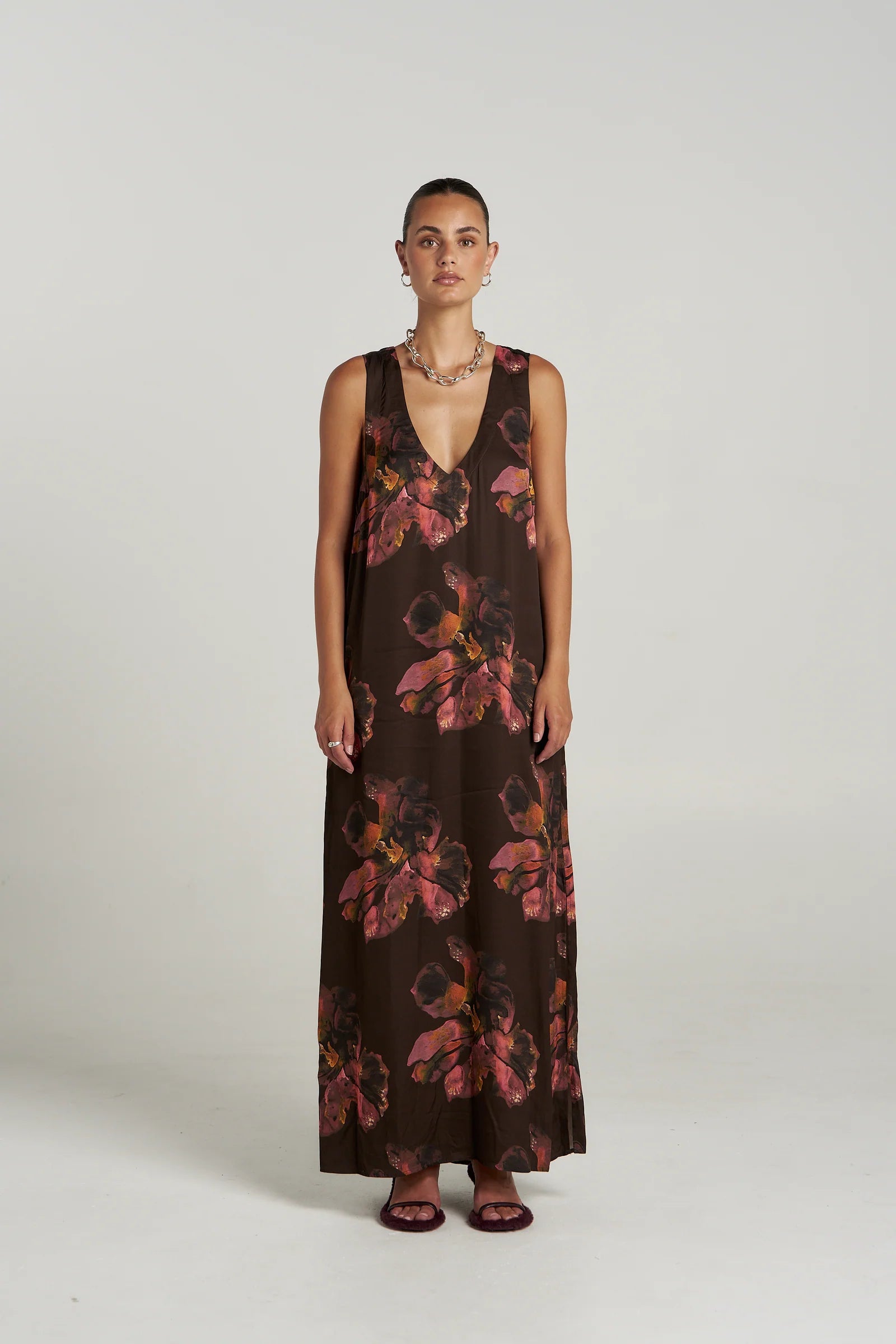 V Neck Maxi – Chocolat Petals